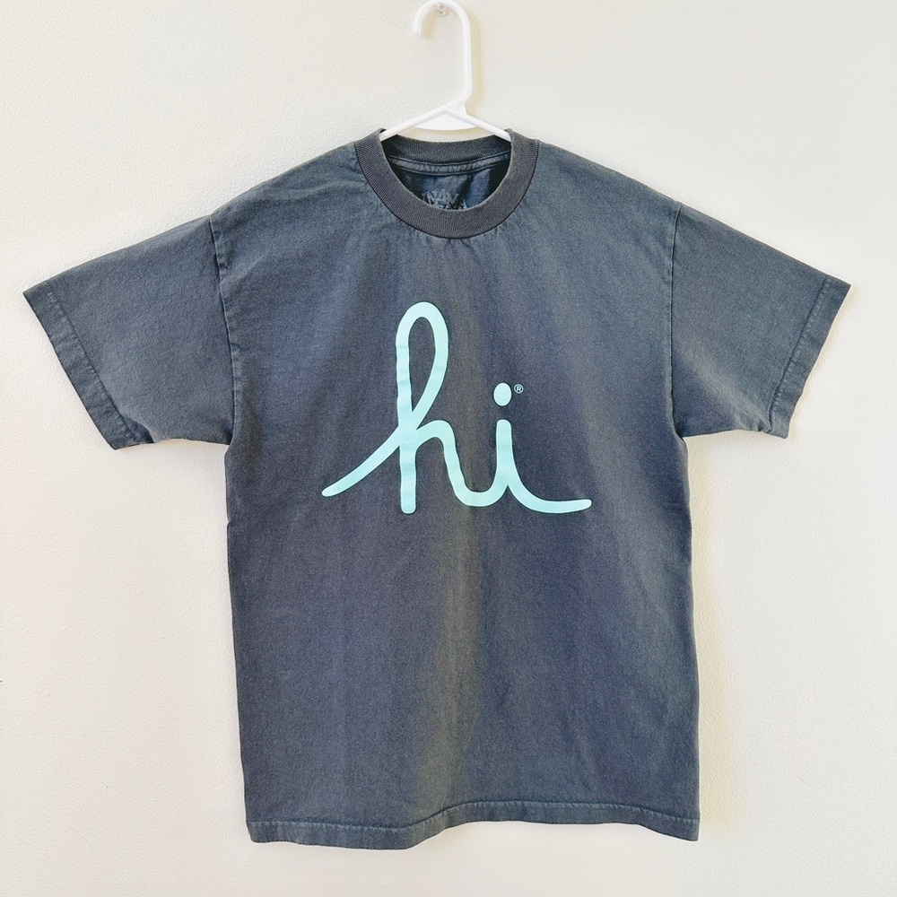 IN4MATION Dark Gray (Turquoise letter) HI SCRIPT TEE, Medium